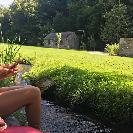 La Chapelle Dans Le Bois