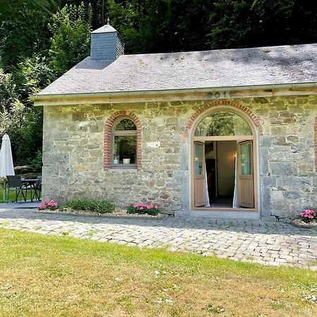 La Chapelle Dans Le Bois