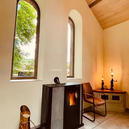 La Chapelle Dans Le Bois